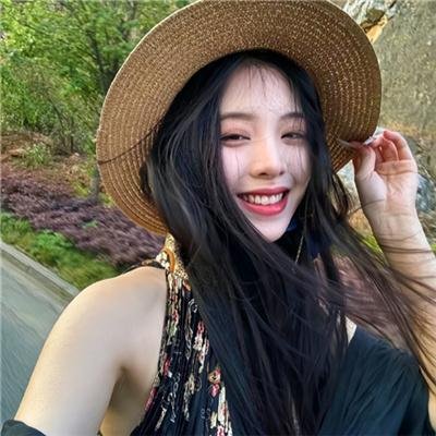 盛开的樱花林下